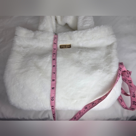 NWOT Good Girl By Carolina Herrera -11" X 16"inch-Elegant White FauxFur Tote Bag - Picture 10 of 12